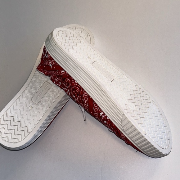 Madden Girl Marisa Red Bandana Print Canvas Scrunch-back Sneakers Sz 7.5 NEW - Picture 11 of 12
